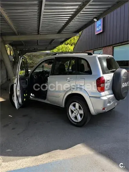 Usado Toyota RAV4 Executive 150 CV (110 kW) 2005 Gris / plata SUV
