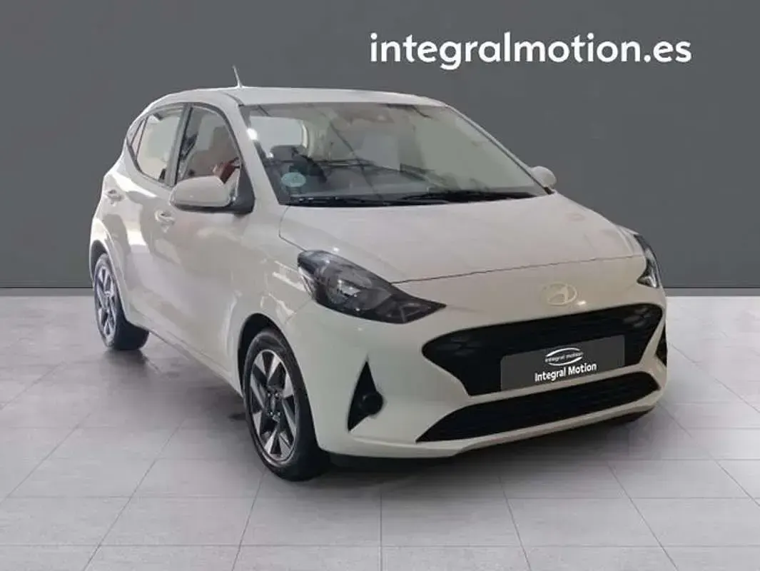 Usado Hyundai i10 67 CV (49 kW) 2024 Verde Utilitario