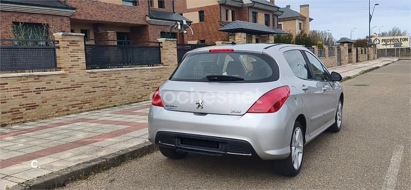 Usado Peugeot 308 Premium 112 CV (82 kW) 2009 Gris / plata Berlina