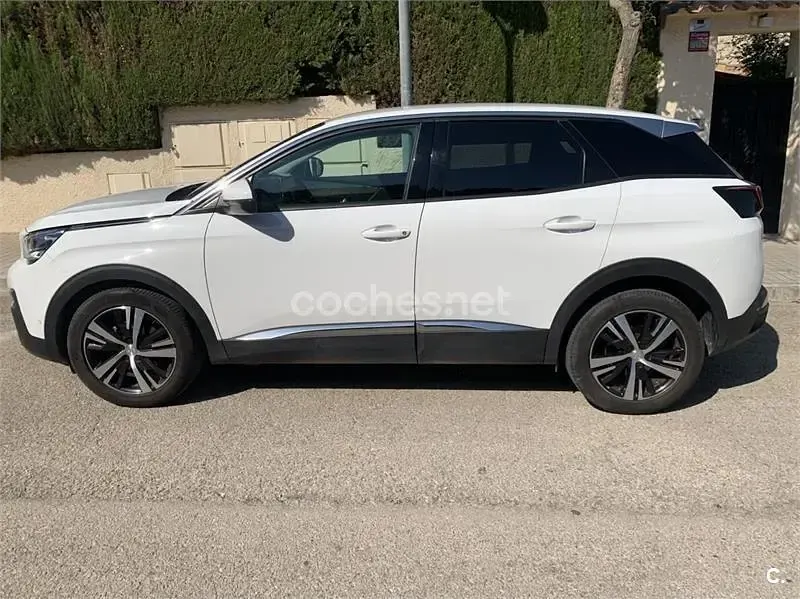 Usado Peugeot 3008 Allure 130 CV (95 kW) 2019 Blanco SUV