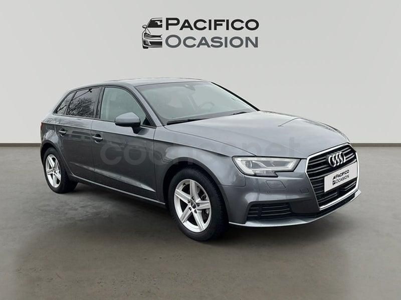 Usado Audi A3 131 CV (96 kW) 2019 Gris / plata Berlina