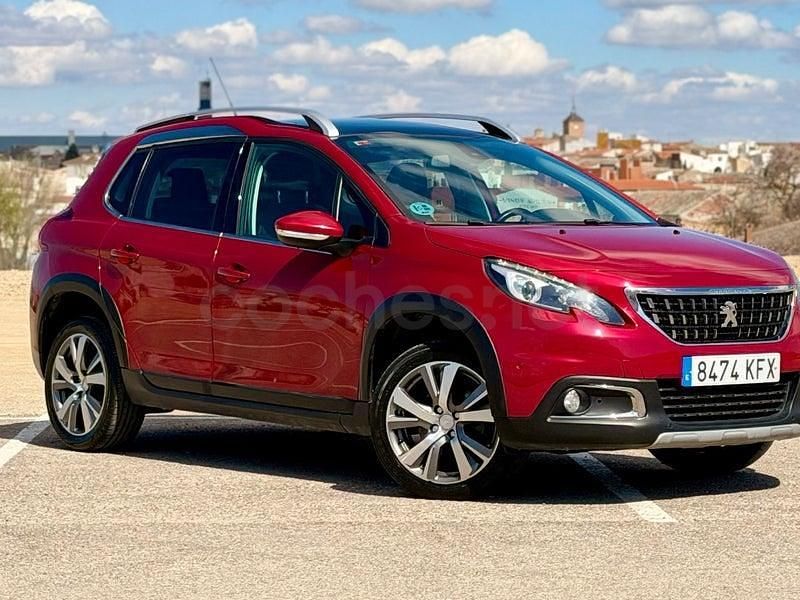 Usado Peugeot 2008 Allure 120 CV (88 kW) 2017 Granate SUV