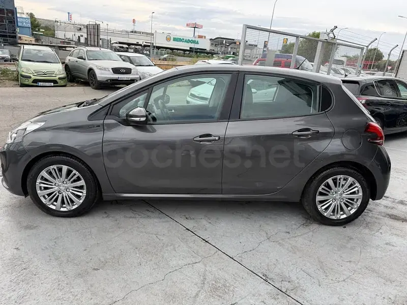 Usado Peugeot 208 Style 82 CV (60 kW) 2019 Gris / plata Utilitario