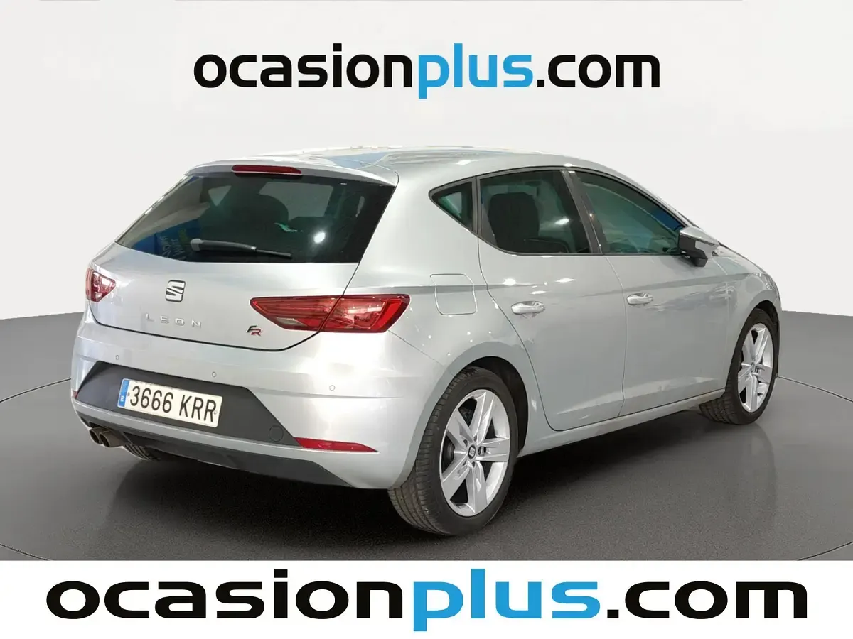 Usado Seat Leon FR 125 CV (91 kW) 2018 Gris plata Utilitario