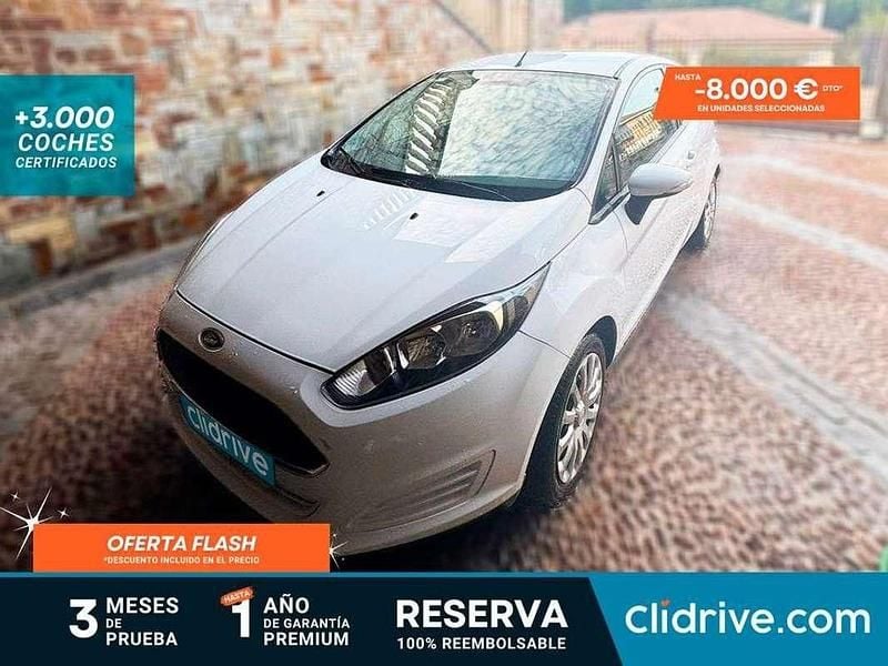 Blanco Usado 2016 Ford Fiesta Trend Utilitario | 4390 € (Precio justo) - Imagen 1/3