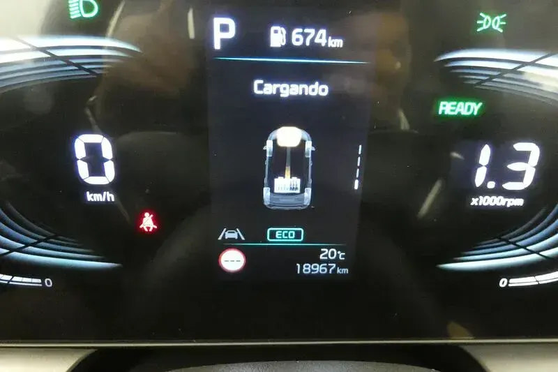 Usado Kia Niro 129 CV (94 kW) 2025 Rojo SUV