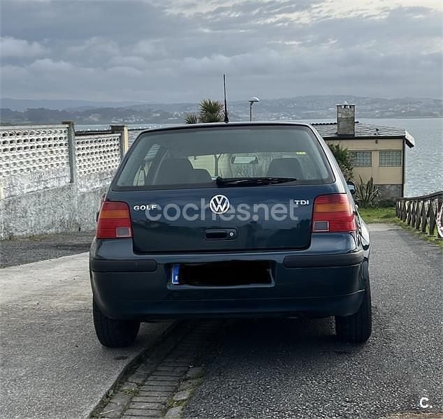 Usado VW Golf IV Conceptline 90 CV (66 kW) 2001 Verde Berlina