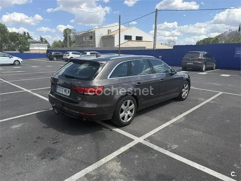 Usado Audi A4 Design 190 CV (139 kW) 2018 Marrón Familiar