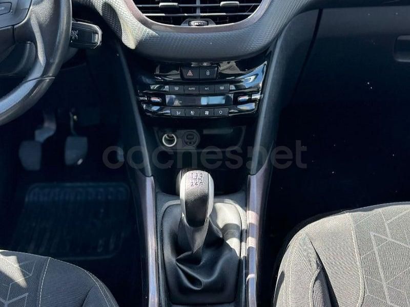 Usado Peugeot 2008 Active 82 CV (60 kW) 2014 Gris / plata SUV