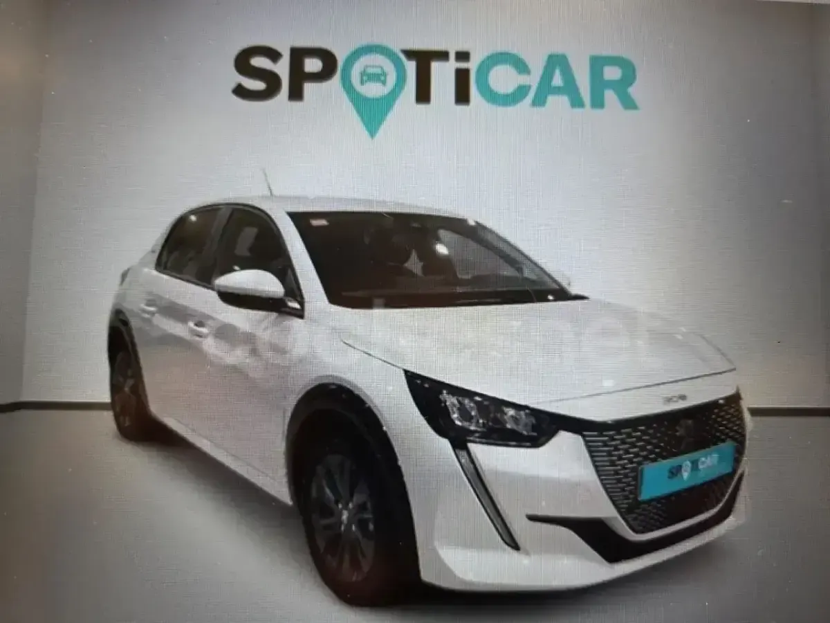 Usado Peugeot e-208 Allure 100 kW (136 CV) 2021 Blanco Utilitario