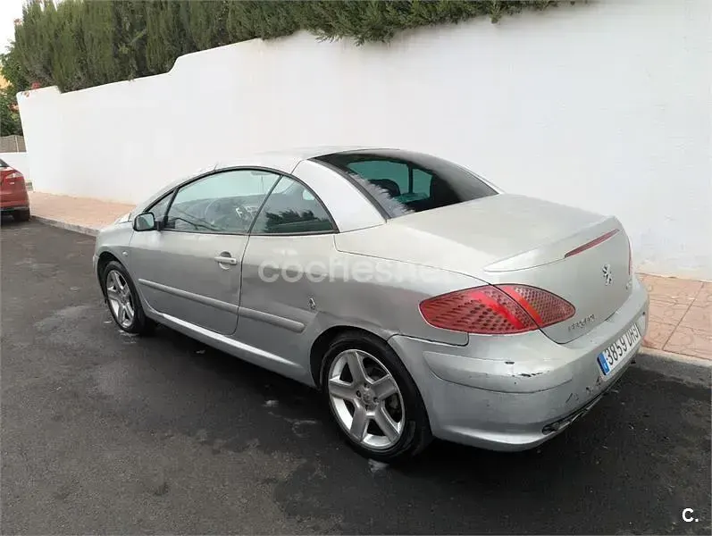 Usado Peugeot 307 CC 138 CV (101 kW) 2005 Gris / plata Descapotable