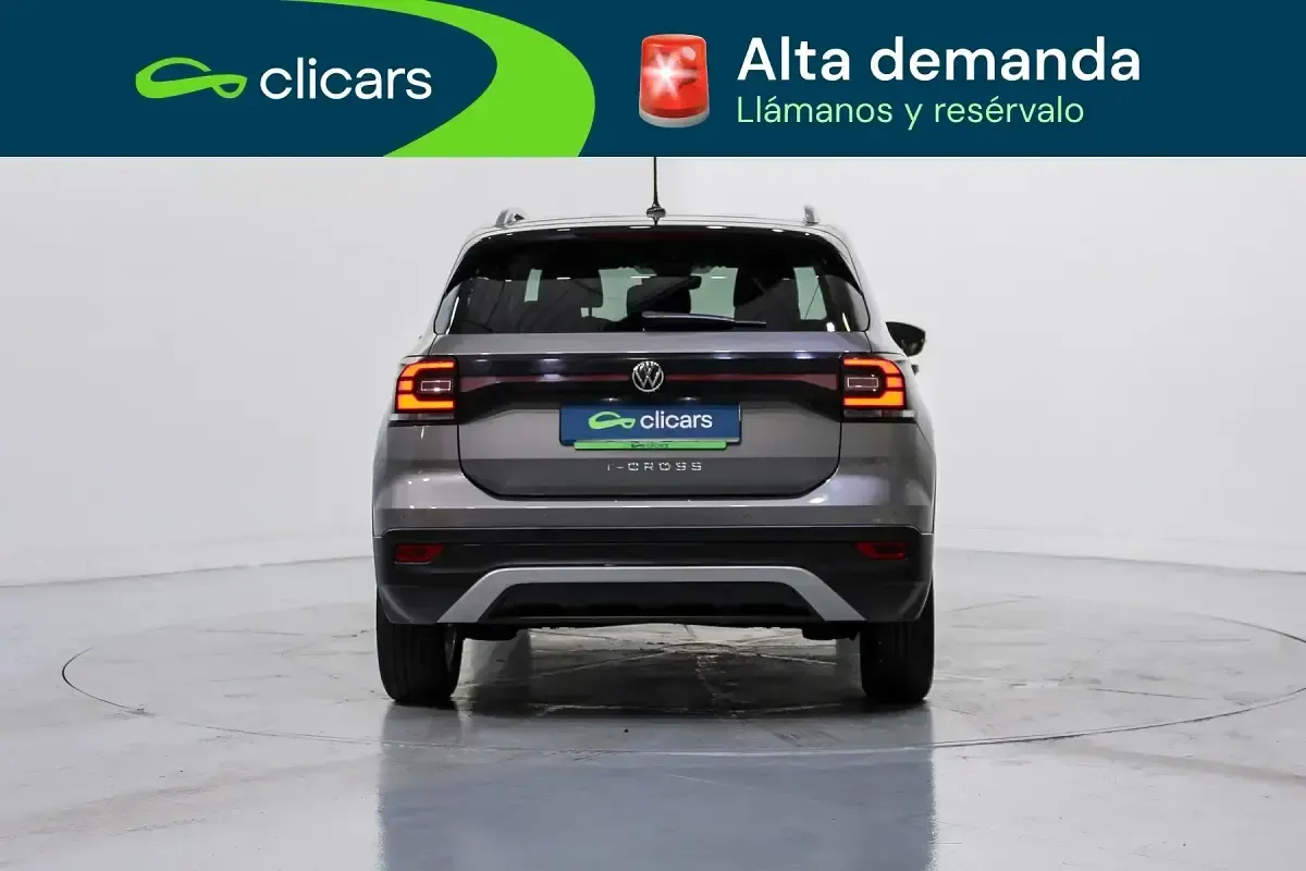 Usado VW T-Cross Sport 110 CV (80 kW) 2021 Gris / plata SUV