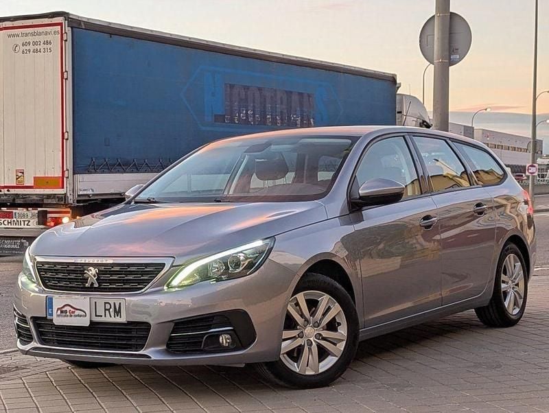 Gris / plata Usado 2021 Peugeot 308 Allure Familiar | 13.500 € (Precio justo) - Imagen 1/4
