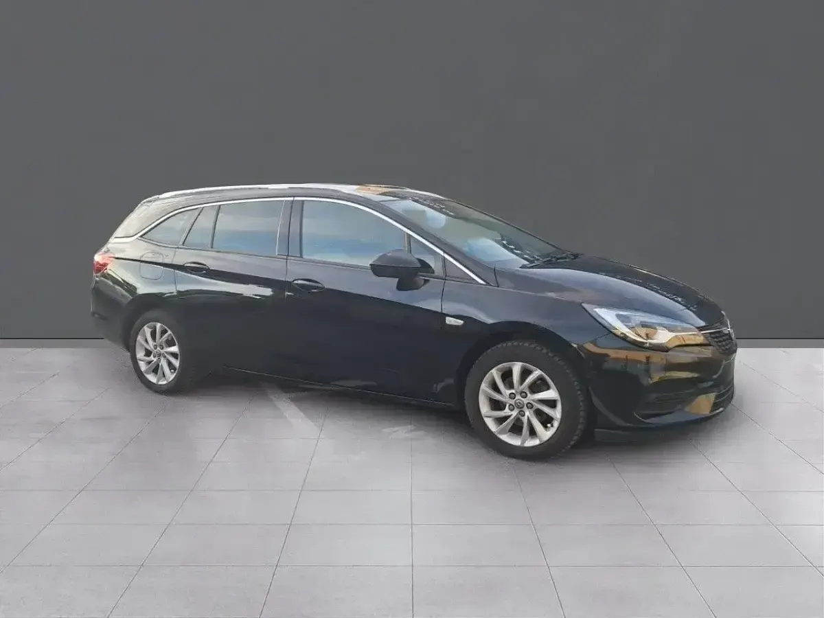 Usado Opel Astra Business Elegance 122 CV (89 kW) 2021 Negro Familiar