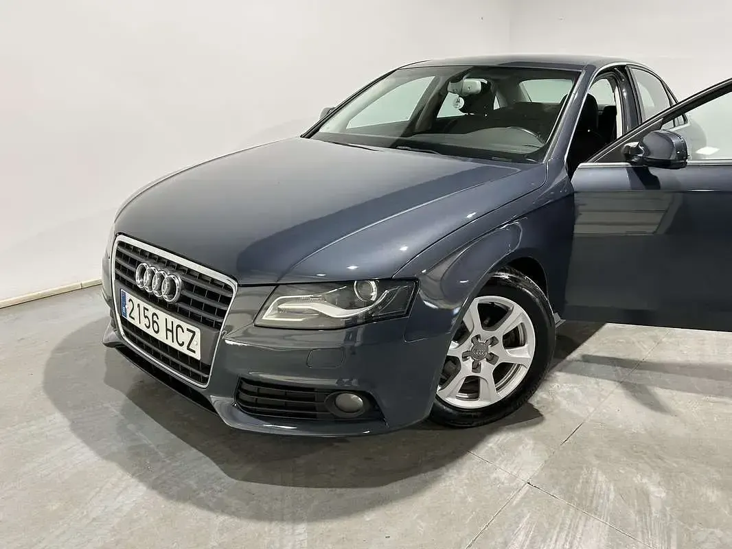 Usado Audi A4 Premium 136 CV (100 kW) 2011 Azul Berlina