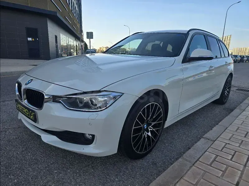 Usado BMW 318 Comfort Edition 143 CV (105 kW) 2013 Blanco Familiar