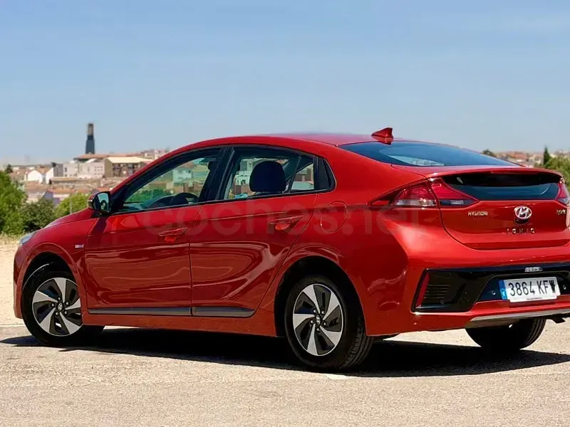 Usado Hyundai Ioniq 141 CV (103 kW) 2017 Granate Utilitario