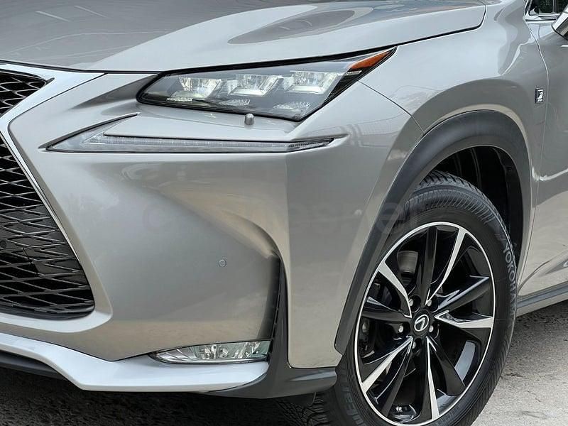 Usado Lexus NX300h Sport Line 197 CV (144 kW) 2016 Gris / plata SUV