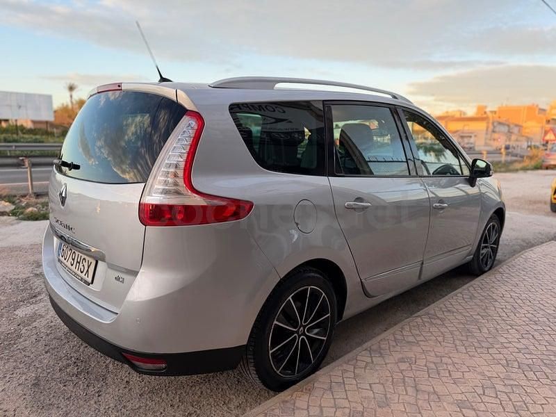 Usado Renault Grand Scénic III Bose Edition 130 CV (95 kW) 2013 Gris / plata Monovolumen