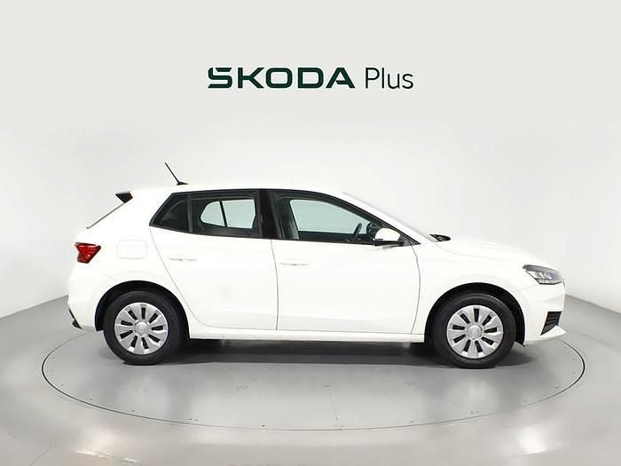 Usado Skoda Fabia Active 95 CV (69 kW) 2022 Blanco Berlina