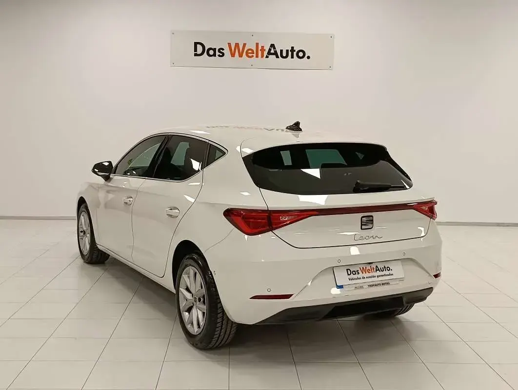 Usado Seat Leon Style 116 CV (85 kW) 2025 Blanco Utilitario