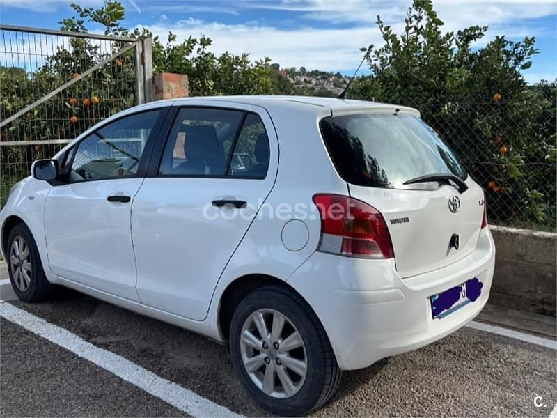 Usado Toyota Yaris Live 69 CV (50 kW) 2009 Blanco Utilitario
