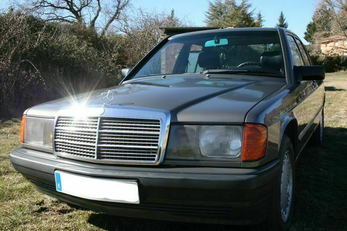 Usado Mercedes 190 166 CV (122 kW) 1987 Gris Berlina