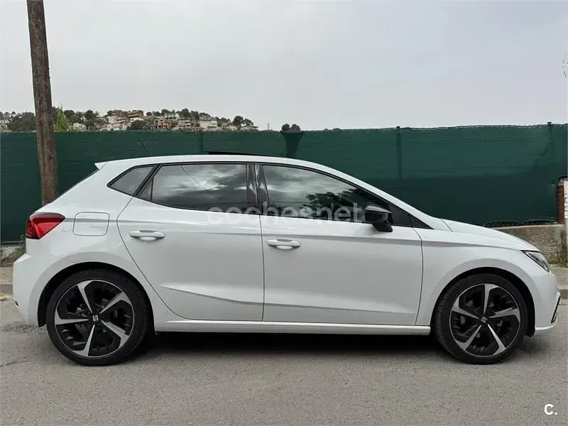 Usado Seat Ibiza FR 110 CV (80 kW) 2021 Blanco Utilitario