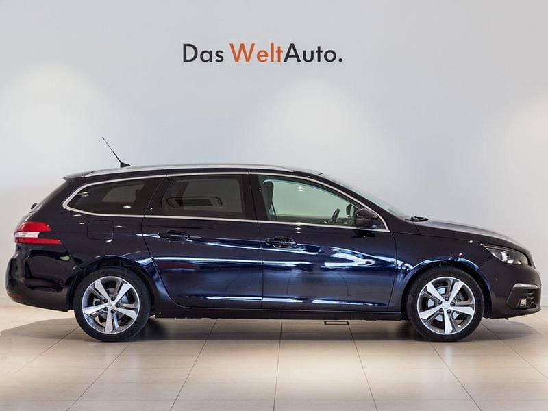 Usado Peugeot 308 SW Allure 120 CV (88 kW) 2019 Azul Familiar