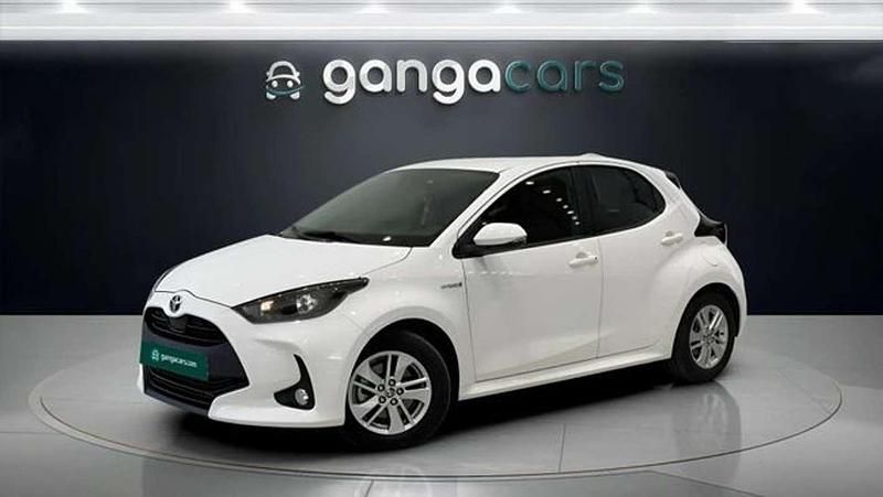 Usado Toyota Yaris Hybrid Active 116 CV (85 kW) 2021 Blanco Utilitario