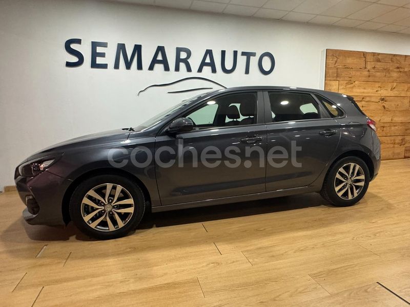 Gris / plata Usado 2021 Hyundai i30 Berlina | 15.990 € (Precio justo) - Imagen 1/4