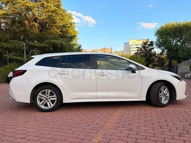Usado Toyota Corolla Business Edition 122 CV (89 kW) 2022 Blanco Familiar