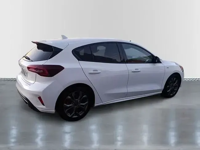 Usado Ford Focus ST-Line X 125 CV (91 kW) 2023 Blanco Berlina