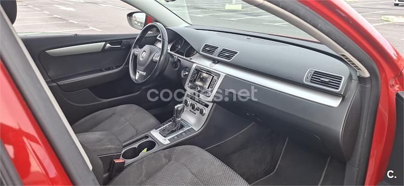 Usado VW Passat Highline 140 CV (102 kW) 2012 Rojo Familiar