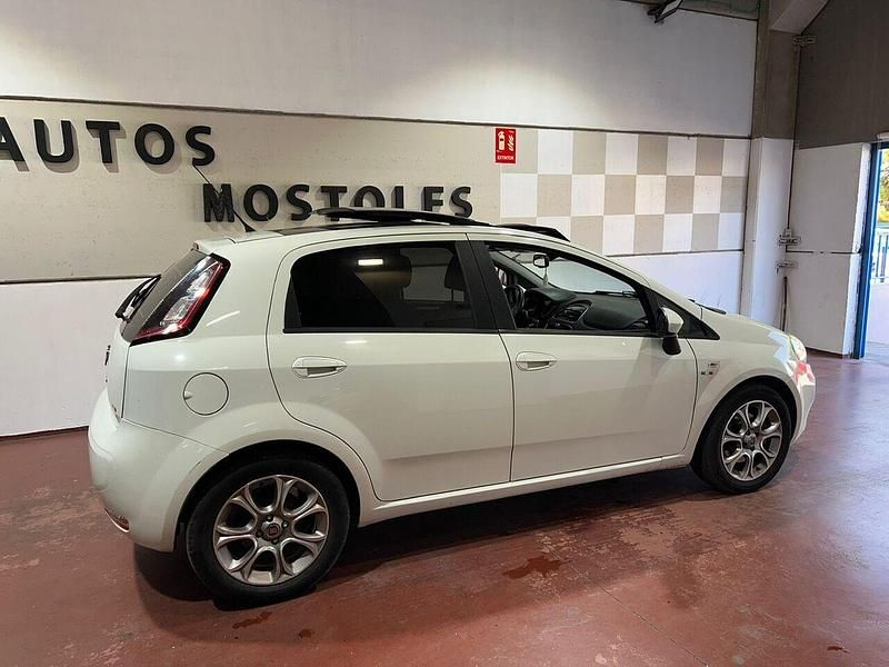 Usado Fiat Punto Lounge 95 CV (69 kW) 2012 Blanco Utilitario