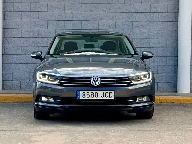 Usado VW Passat Sportline 150 CV (110 kW) 2015 Gris / plata Berlina