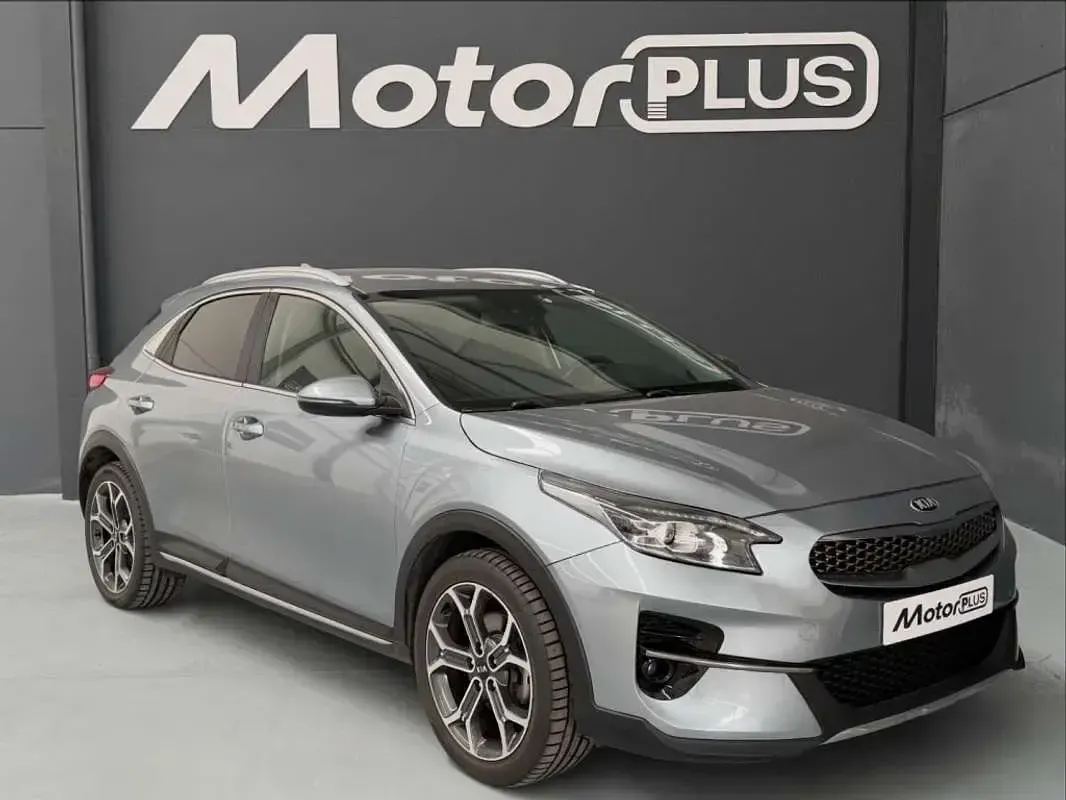 Usado Kia XCeed 136 HP (100 kW) 2020 Cinzento SUV