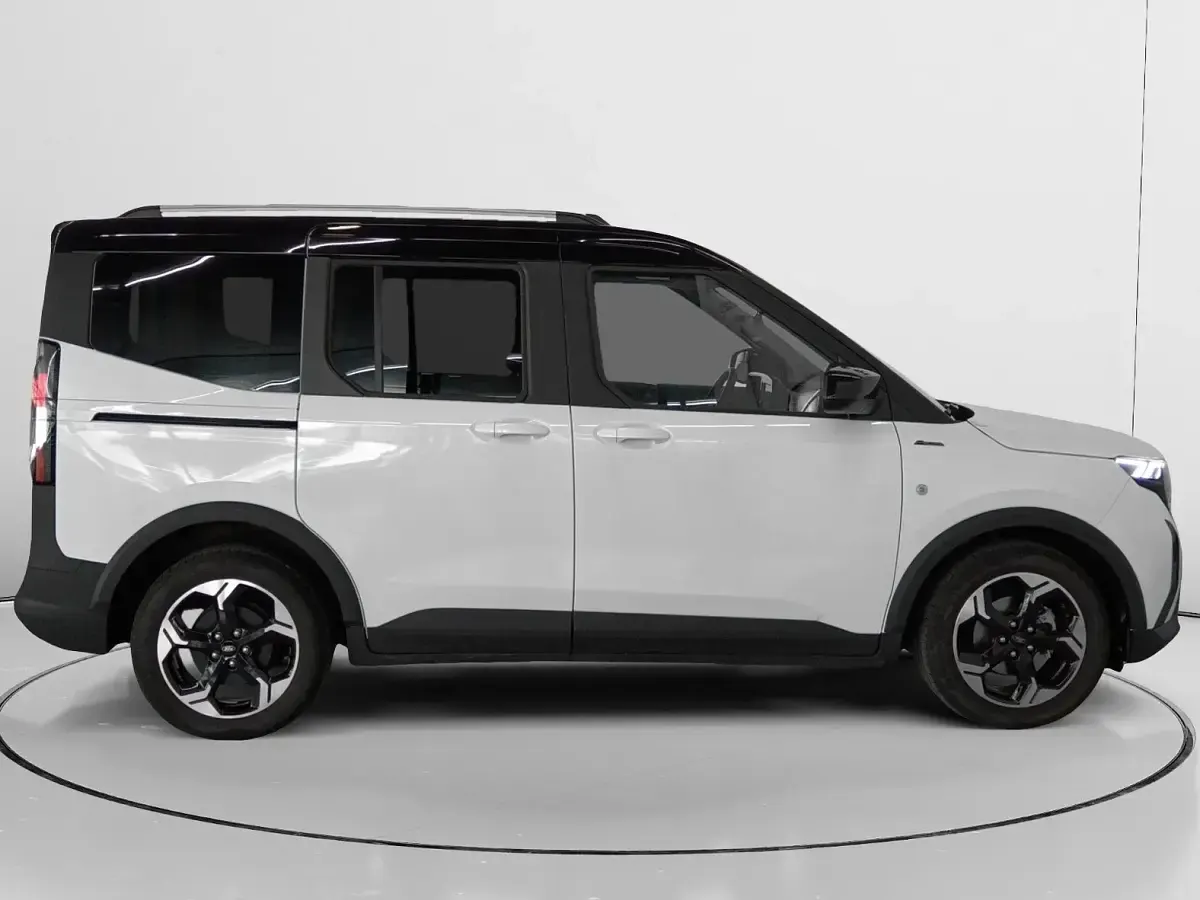 Usado Ford Tourneo Courier 125 CV (91 kW) 2025 Monovolumen