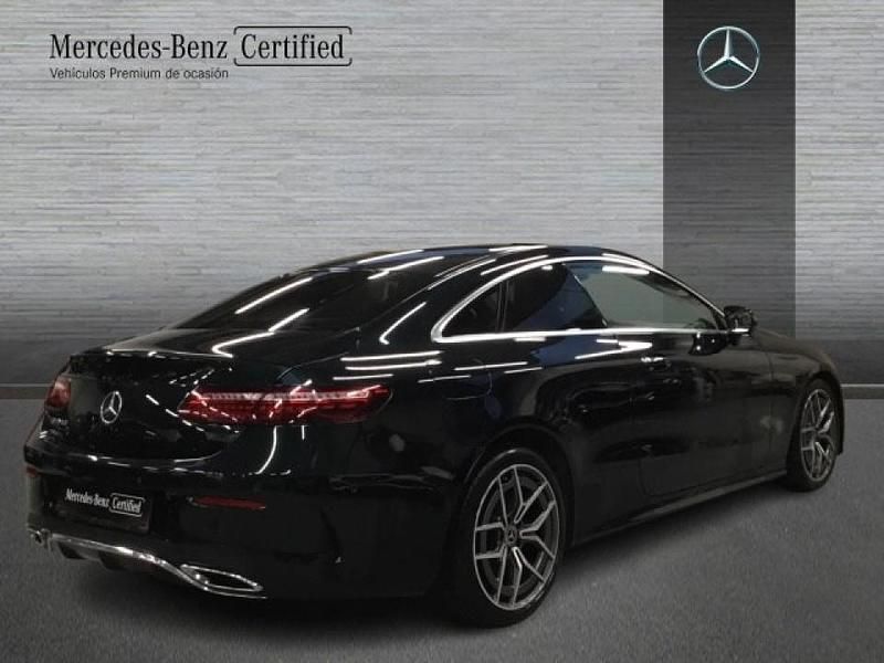 Usado Mercedes E220 AMG line 194 CV (142 kW) 2022 Verde esmeralda Coupe