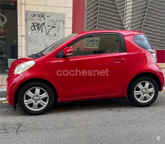 Rojo Usado 2010 Toyota iQ Utilitario | 5990 € (Buen precio) - Imagen 1/3