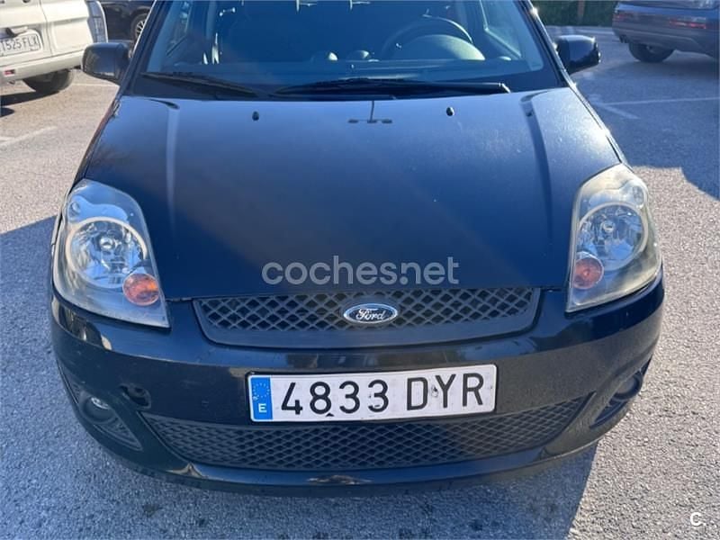 Usado Ford Fiesta Trend 68 CV (50 kW) 2006 Negro Utilitario
