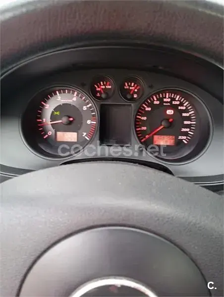 Usado Seat Ibiza Sport 75 CV (55 kW) 2003 Gris / plata Utilitario