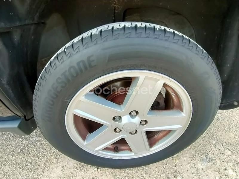 Usado Jeep Compass Sport 140 CV (102 kW) 2008 Negro SUV