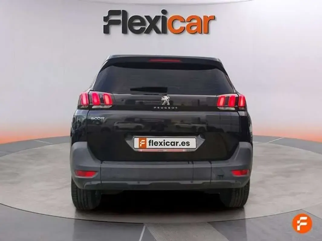 Usado Peugeot 5008 Active 131 CV (96 kW) 2019 Negro SUV