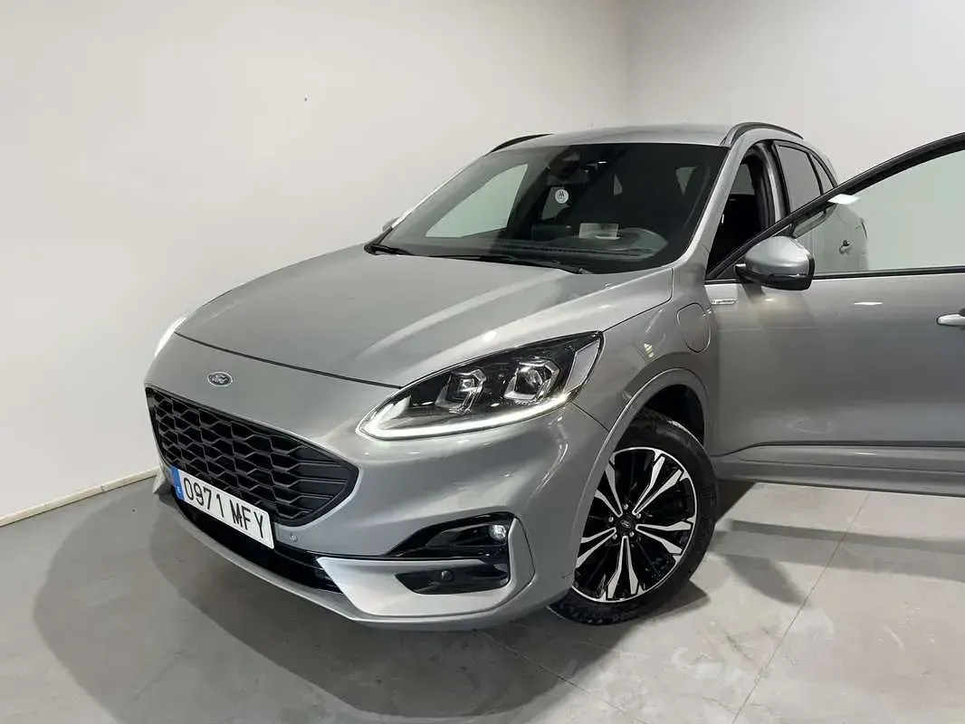 Usado Ford Kuga ST-Line 224 CV (164 kW) 2023 Gris SUV