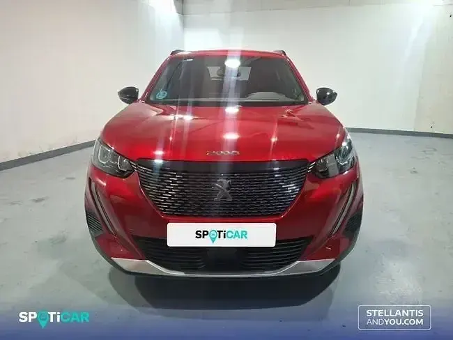 Usado Peugeot 2008 Allure 130 CV (95 kW) 2023 Rojo SUV