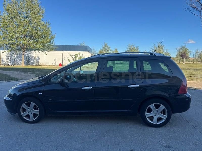 Usado Peugeot 307 110 CV (80 kW) 2007 Negro Familiar