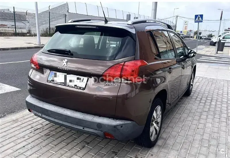 Usado Peugeot 2008 Active 82 CV (60 kW) 2014 Marrón SUV