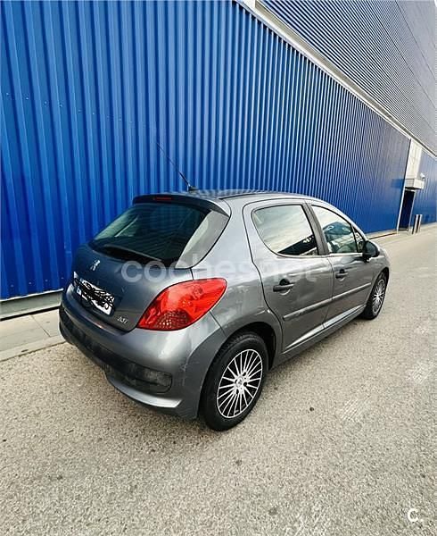 Usado Peugeot 207 70 CV (51 kW) 2009 Gris / plata Berlina