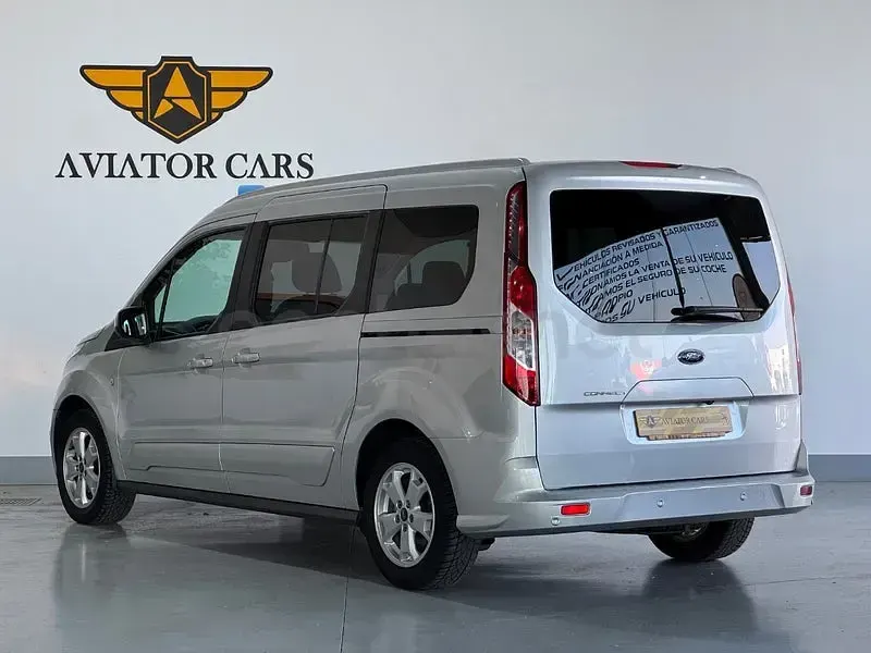 Usado Ford Tourneo Connect Titanium 120 CV (88 kW) 2017 Gris / plata Monovolumen